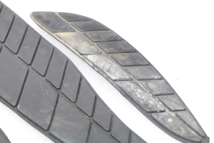 photo de TAPA REPOSAPIES GOMMA ERIDER CARGO 1 (2009 - 2018) - Estado de la superficie y material