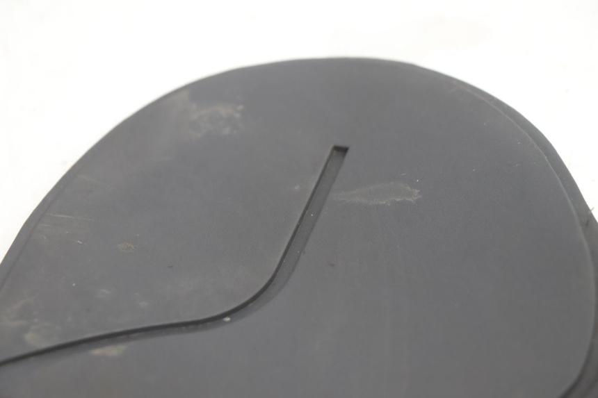 photo de TAPA REPOSAPIES GOMMA TGB CITY RS 50 (2011 - 2016) - Zoom estado de uso