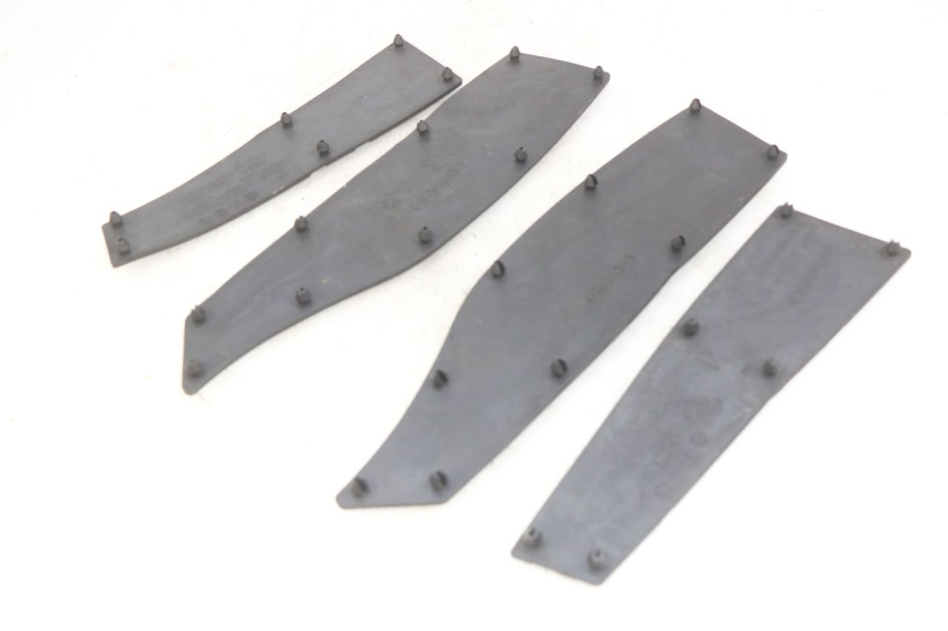 photo de ALFOMBRA DE ESTRIBO KYMCO DOWNTOWN ABS 125 (2015 - 2017) - Detalle de la pieza