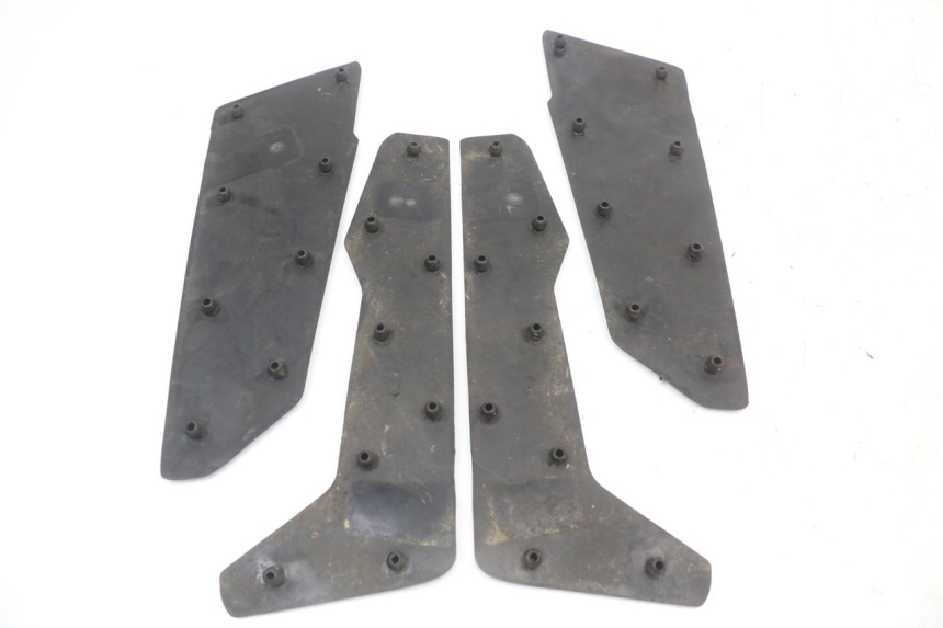 photo de TAPA REPOSAPIES GOMMA LONGJIA EASY MAX 125 (2020 - 2024) - Detalle de la pieza