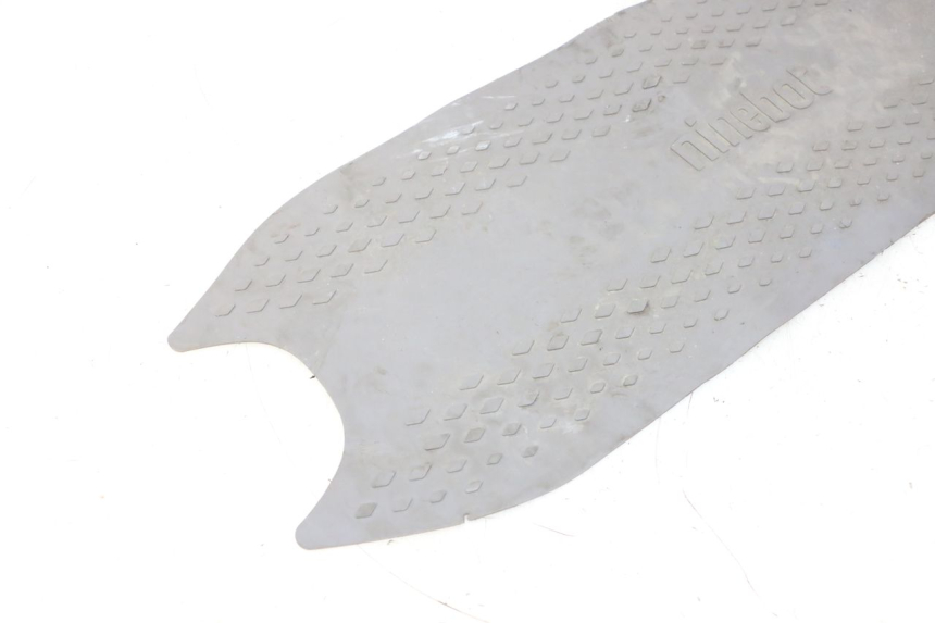 photo de TAPIZ DE PISO SEGWAY NINEBOT F65I 1 - Primer plano técnico