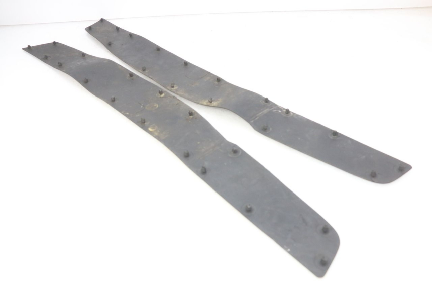 photo de ALFOMBRA DE PASO HONDA FES PANTHEON 2T 125 (1998 - 2002) - Primer plano técnico