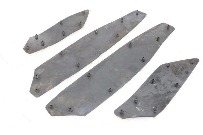 photo de ALFOMBRA DE PASO HONDA FES S-WING SWING ABS 125 (2007 - 2015) - Detalle de la pieza