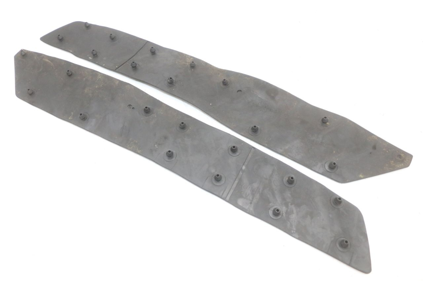 photo de TAPA REPOSAPIES GOMMA HONDA FJS SILVER WING SILVERWING 400 (2005 - 2008) - Primer plano técnico