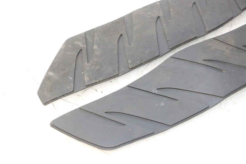 photo de TAPA REPOSAPIES GOMMA HONDA FJS SILVER WING SILVERWING 400 (2005 - 2008) - Estado de la superficie y material