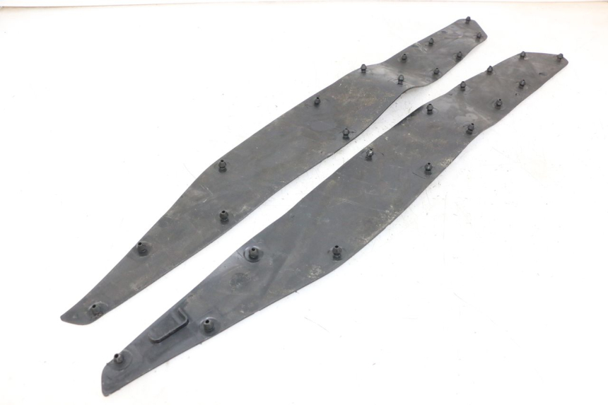 photo de TAPA REPOSAPIES GOMMA HONDA FORZA ABS 300 (2013 - 2017) - Detalle de la pieza