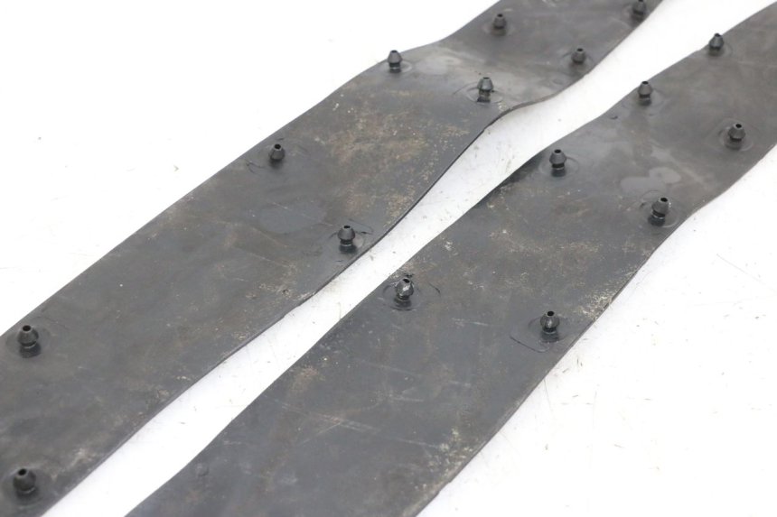 photo de TAPA REPOSAPIES GOMMA HONDA FORZA ABS 300 (2013 - 2017) - Otra perspectiva