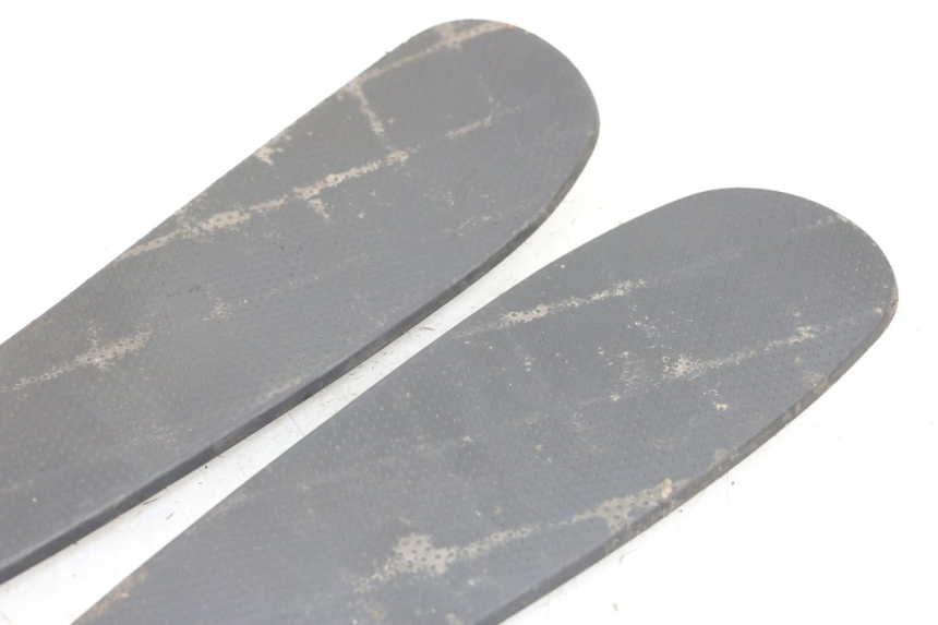 photo de TAPA REPOSAPIES GOMMA PEUGEOT GEOPOLIS RS 125 (2007 - 2009) - Detalle de la pieza