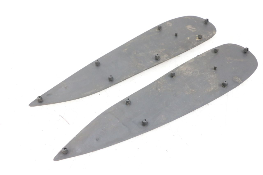 photo de TAPA REPOSAPIES GOMMA PEUGEOT GEOPOLIS RS 125 (2007 - 2009) - Zoom estado de uso