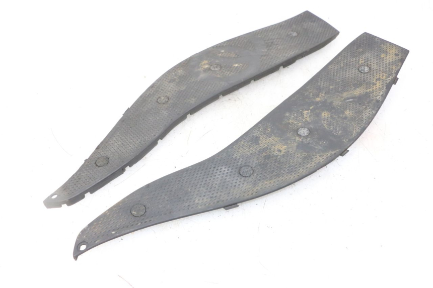 photo de TAPA REPOSAPIES GOMMA GILERA NEXUS 300 (2008 - 2013) - Vista principal