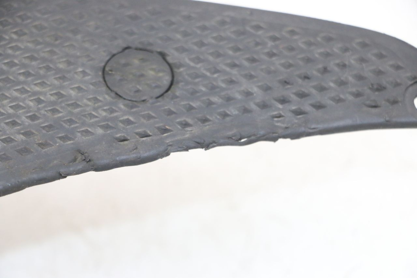 photo de TAPA REPOSAPIES GOMMA GILERA NEXUS 300 (2008 - 2013) - Zoom estado de uso