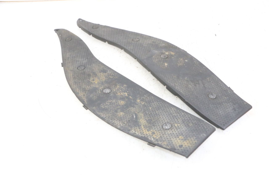 photo de TAPA REPOSAPIES GOMMA GILERA NEXUS 300 (2008 - 2013) - Vista general del producto