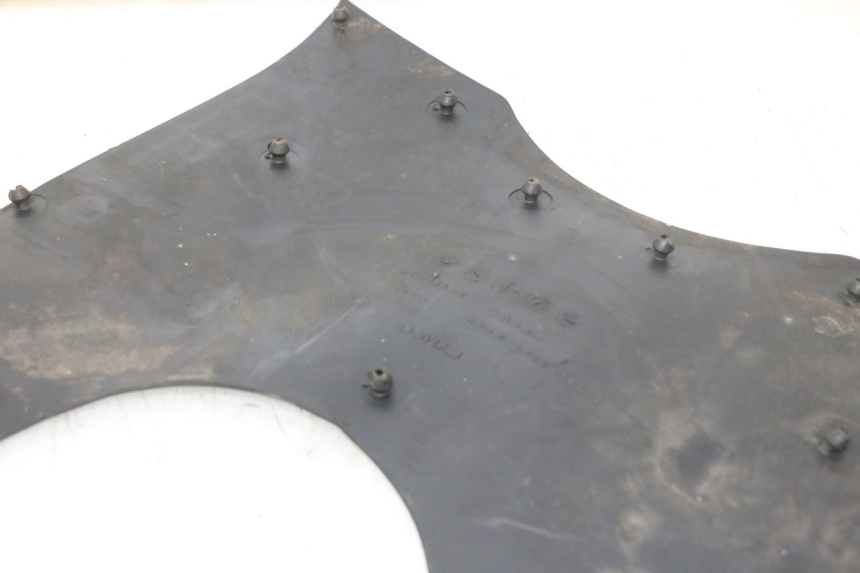 photo de TAPA REPOSAPIES GOMMA KYMCO GRAND DINK 125 (2002 - 2007) - Estado de la superficie y material