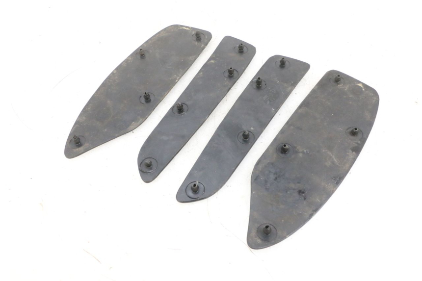 photo de TAPA REPOSAPIES GOMMA SYM GTS EVO 125 (2009 - 2013) - Vista general del producto