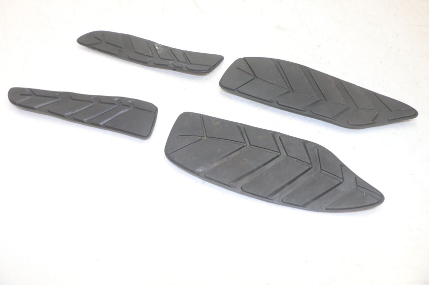 photo de TAPA REPOSAPIES GOMMA SYM GTS EVO 125 (2009 - 2013) - Vista principal