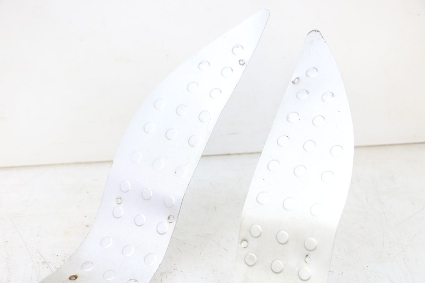 photo de TAPA REPOSAPIES GOMMA JM MOTORS GTS 125 (2015 - 2019) - Otra perspectiva