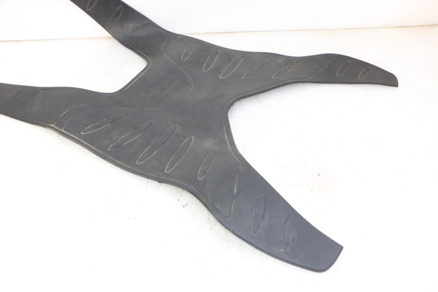 photo de TAPA REPOSAPIES GOMMA DAELIM HISTORY 125 (2001 - 2002) - Zoom estado de uso