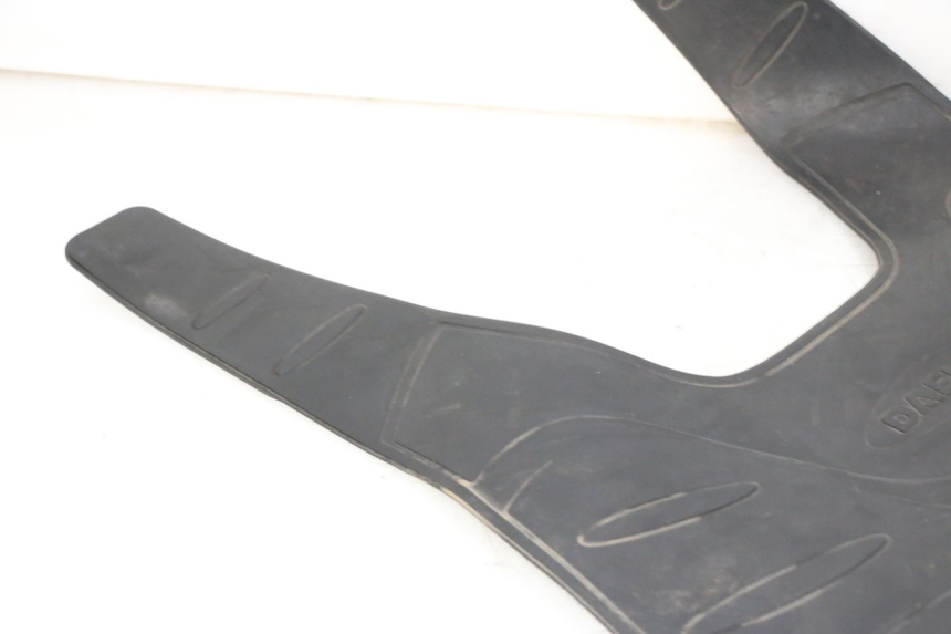 photo de TAPA REPOSAPIES GOMMA DAELIM HISTORY 125 (2001 - 2002) - Primer plano técnico