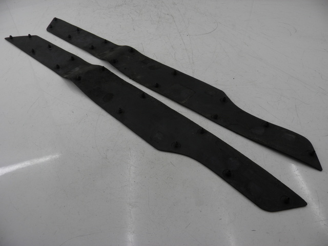 photo de TAPA REPOSAPIES GOMMA HONDA FES PANTHEON 125 (2003 - 2007) - Detalle de la pieza