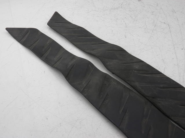 photo de TAPA REPOSAPIES GOMMA HONDA FES PANTHEON 125 (2003 - 2007) - Zoom estado de uso