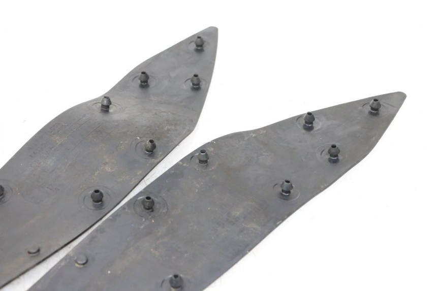 photo de TAPA REPOSAPIES GOMMA HONDA PCX (JF57/JF64) 125 (2014 - 2018) - Zoom estado de uso