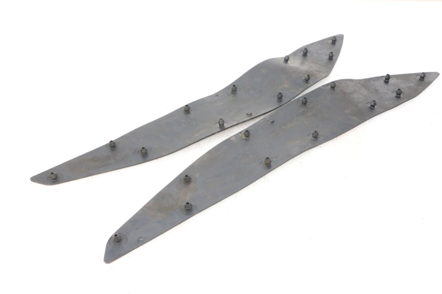 photo de TAPA REPOSAPIES GOMMA HONDA PCX (JF57/JF64) 125 (2014 - 2018) - Otra perspectiva