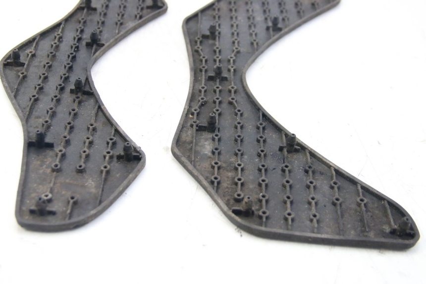 photo de ALFOMBRA DE PASO YAMAHA HW XENTER 125 (2011 - 2017) - Detalle de la pieza