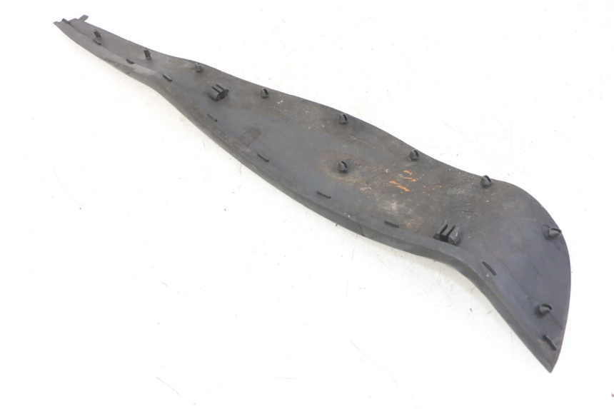 photo de TAPA REPOSAPIES GOMMA PIAGGIO IE MP3 YOURBAN 300 (2011 - 2016) - Zoom estado de uso