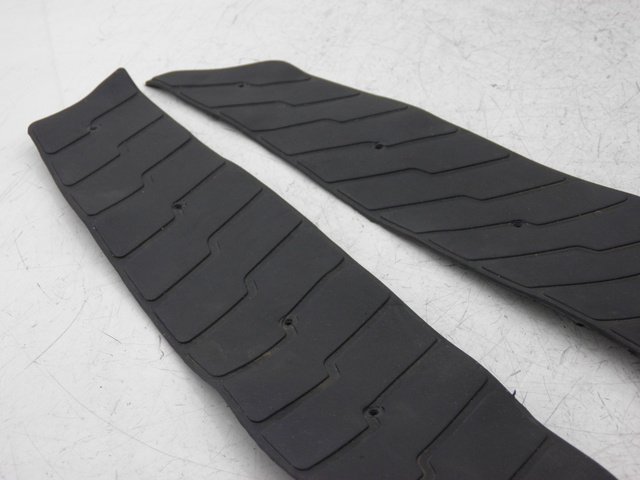 photo de TAPA REPOSAPIES GOMMA JM MOTOR S-MAX 125 (2010 - 2014) - Detalle de la pieza