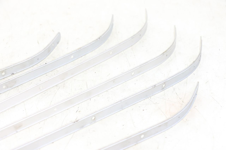 photo de TAPA REPOSAPIES GOMMA JM MOTORS VX 125 (2022 - 2025) - Detalle de la pieza