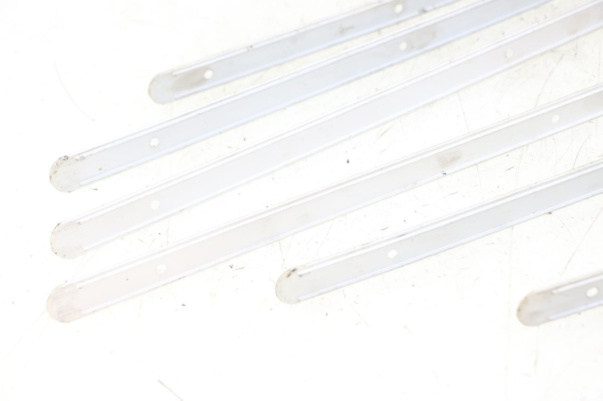 photo de TAPA REPOSAPIES GOMMA JM MOTORS VX 125 (2022 - 2025) - Zoom estado de uso