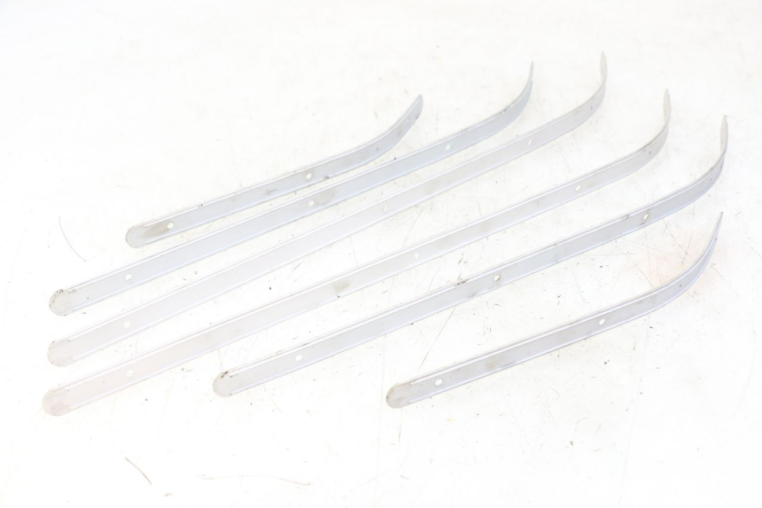 photo de TAPA REPOSAPIES GOMMA JM MOTORS VX 125 (2022 - 2025) - Otra perspectiva