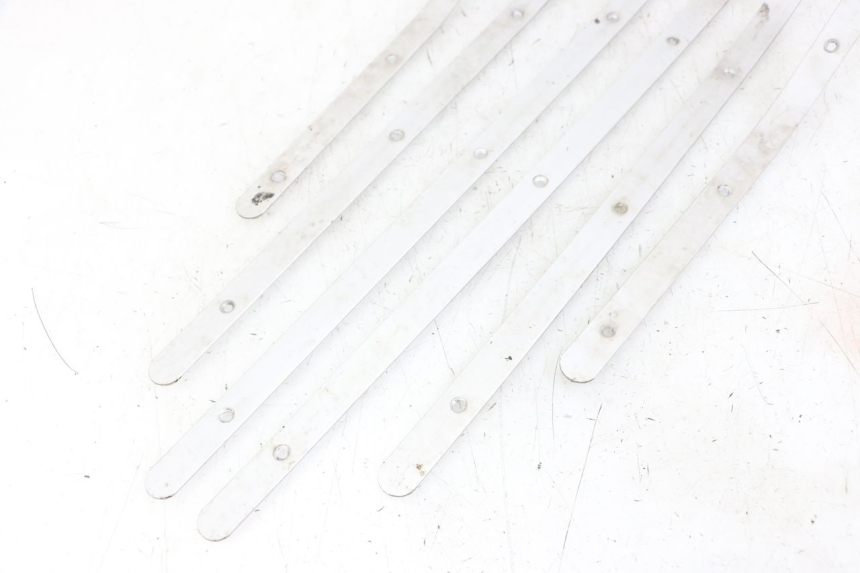 photo de TAPA REPOSAPIES GOMMA JM MOTORS VX 125 (2022 - 2025) - Primer plano técnico