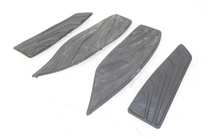 photo de TAPA REPOSAPIES GOMMA SYM JOYMAX 125 (2010 - 2017) - Vista principal