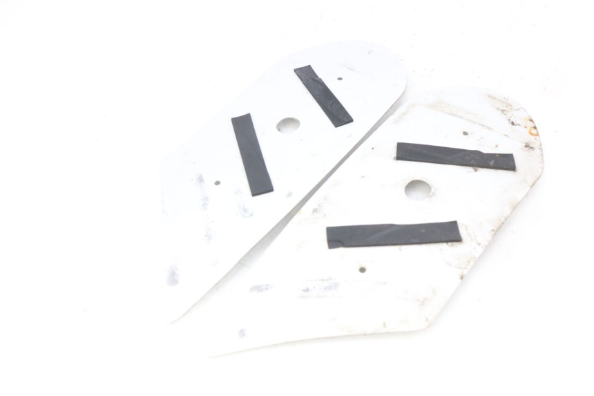 photo de ALFOMBRA DE ESTRIBO PEUGEOT KISBEE 2T 50 (2010 - 2017) - Detalle de la pieza