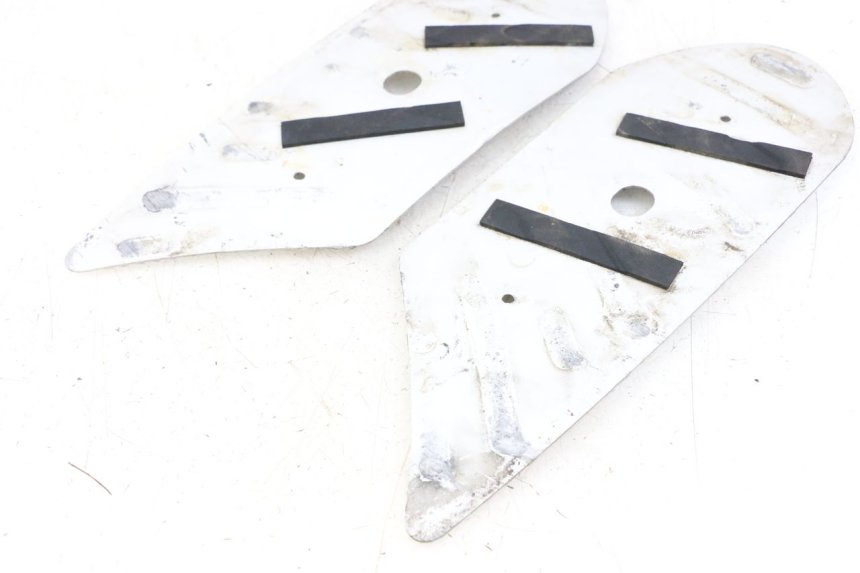 photo de TAPA REPOSAPIES GOMMA PEUGEOT KISBEE 2T 50 (2018 - 2022) - Detalle de la pieza