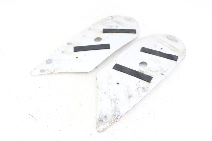 photo de TAPA REPOSAPIES GOMMA PEUGEOT KISBEE 2T 50 (2018 - 2022) - Otra perspectiva