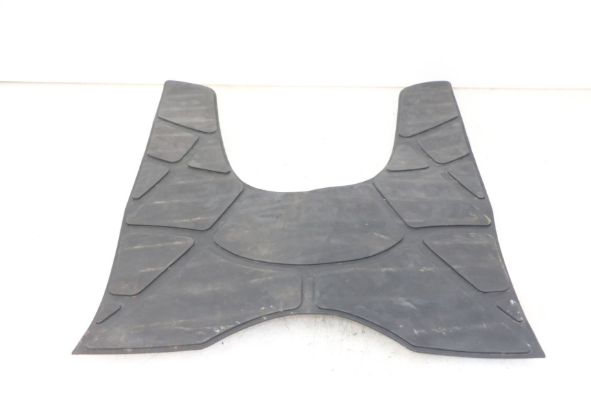 photo de TAPA REPOSAPIES GOMMA KYMCO GRAND DINK 125 (2008 - 2014) - Otra perspectiva