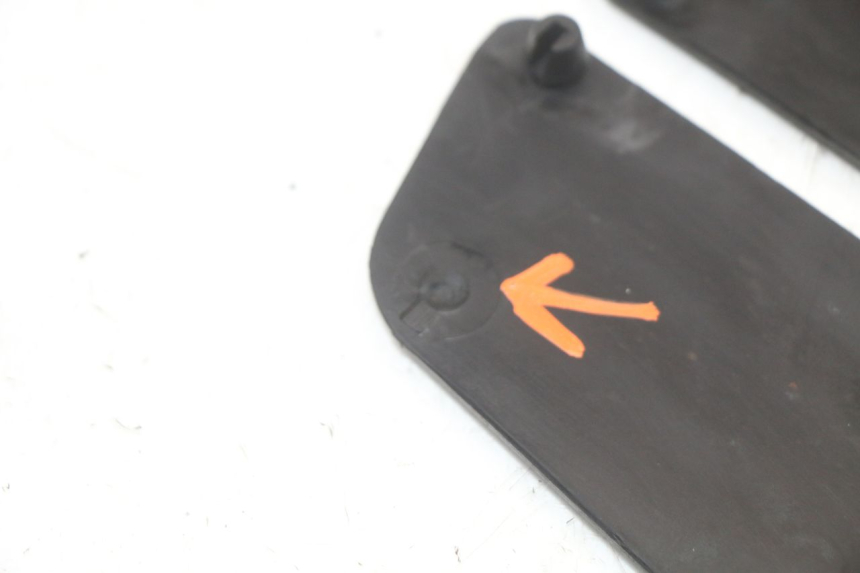 photo de ALFOMBRA DE PASO KYMCO X-TOWN XTOWN 125 (2016 - 2021) - Estado de la superficie y material