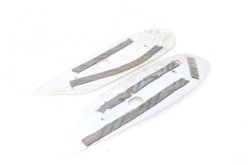photo de TAPA REPOSAPIES GOMMA PEUGEOT LUDIX BLASTER 50 (2006 - 2014) - Zoom estado de uso