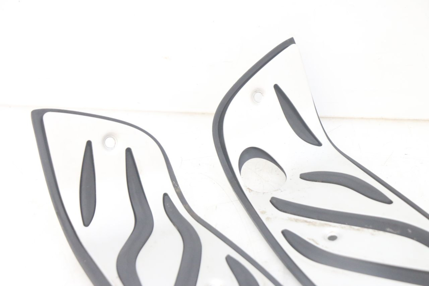 photo de TAPA REPOSAPIES GOMMA PIAGGIO MP3 HPE 300 (2019 - 2026) - Inspección visual detallada