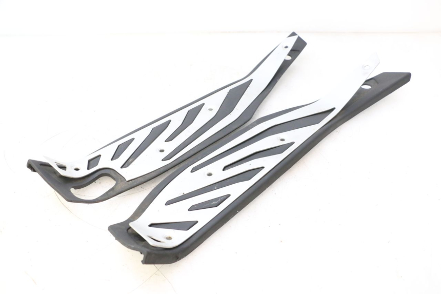 photo de TAPA REPOSAPIES GOMMA PIAGGIO MP3 HPE 530 (2022 - 2026) - Vista principal