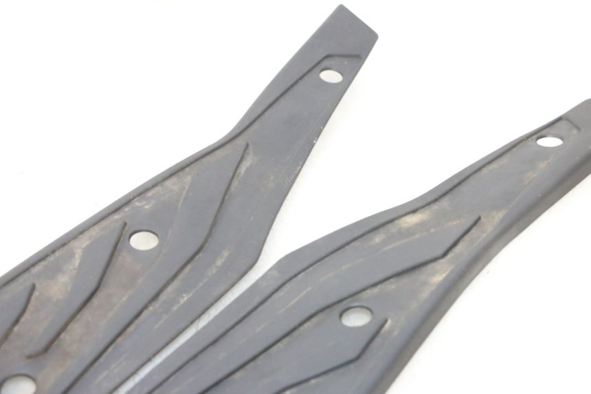 photo de TAPA REPOSAPIES GOMMA PIAGGIO MP3 HPE 530 (2022 - 2026) - Recambio usado revisado
