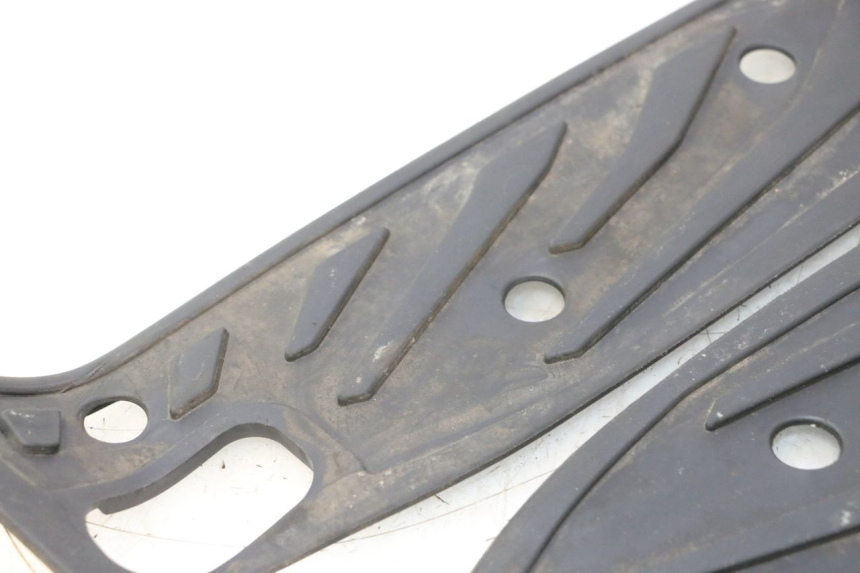 photo de TAPA REPOSAPIES GOMMA PIAGGIO MP3 HPE 530 (2022 - 2026) - Marcados y referencias originales