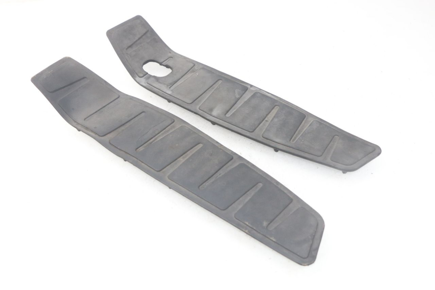 photo de ALFOMBRA PARA ESTRIBO PIAGGIO MP3 LT 400 (2007 - 2012) - Zoom estado de uso