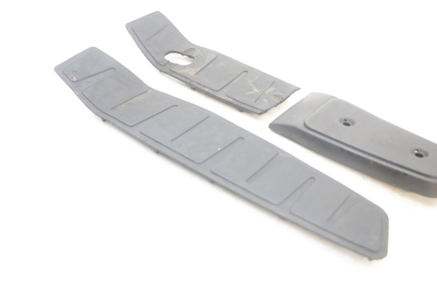 photo de ALFOMBRA PARA ESTRIBO PIAGGIO MP3 LT 400 (2007 - 2012) - Otra perspectiva