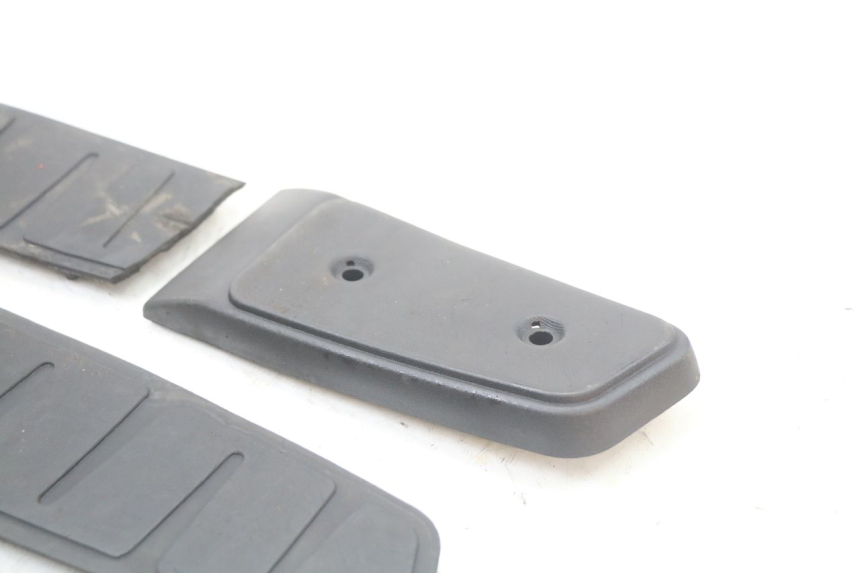 photo de ALFOMBRA PARA ESTRIBO PIAGGIO MP3 LT 400 (2007 - 2012) - Primer plano técnico