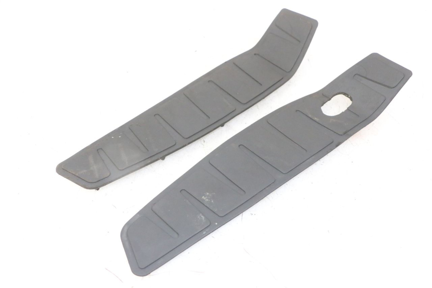 photo de TAPA REPOSAPIES GOMMA PIAGGIO MP3 LT 300 (2010 - 2016) - Vista principal