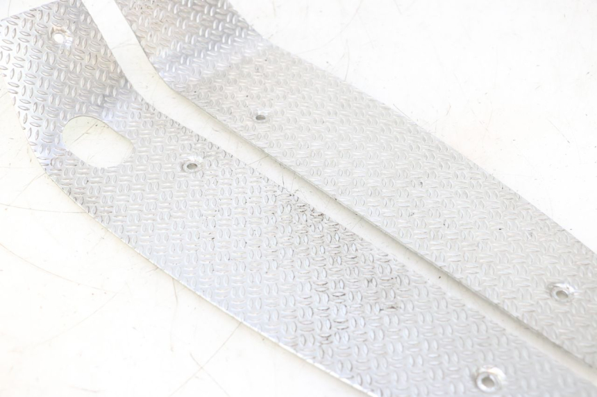 photo de ALFOMBRA DE PASO PIAGGIO MP3 LT 300 (2010 - 2016) - Primer plano técnico