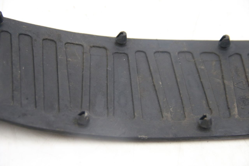 photo de ALFOMBRA DE PASO PIAGGIO MP3 125 (2006 - 2014) - Primer plano técnico